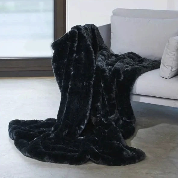 Edles Plaid „AWASSI Black“ von CARMA – stilvolle Wohndecke in Schwarz