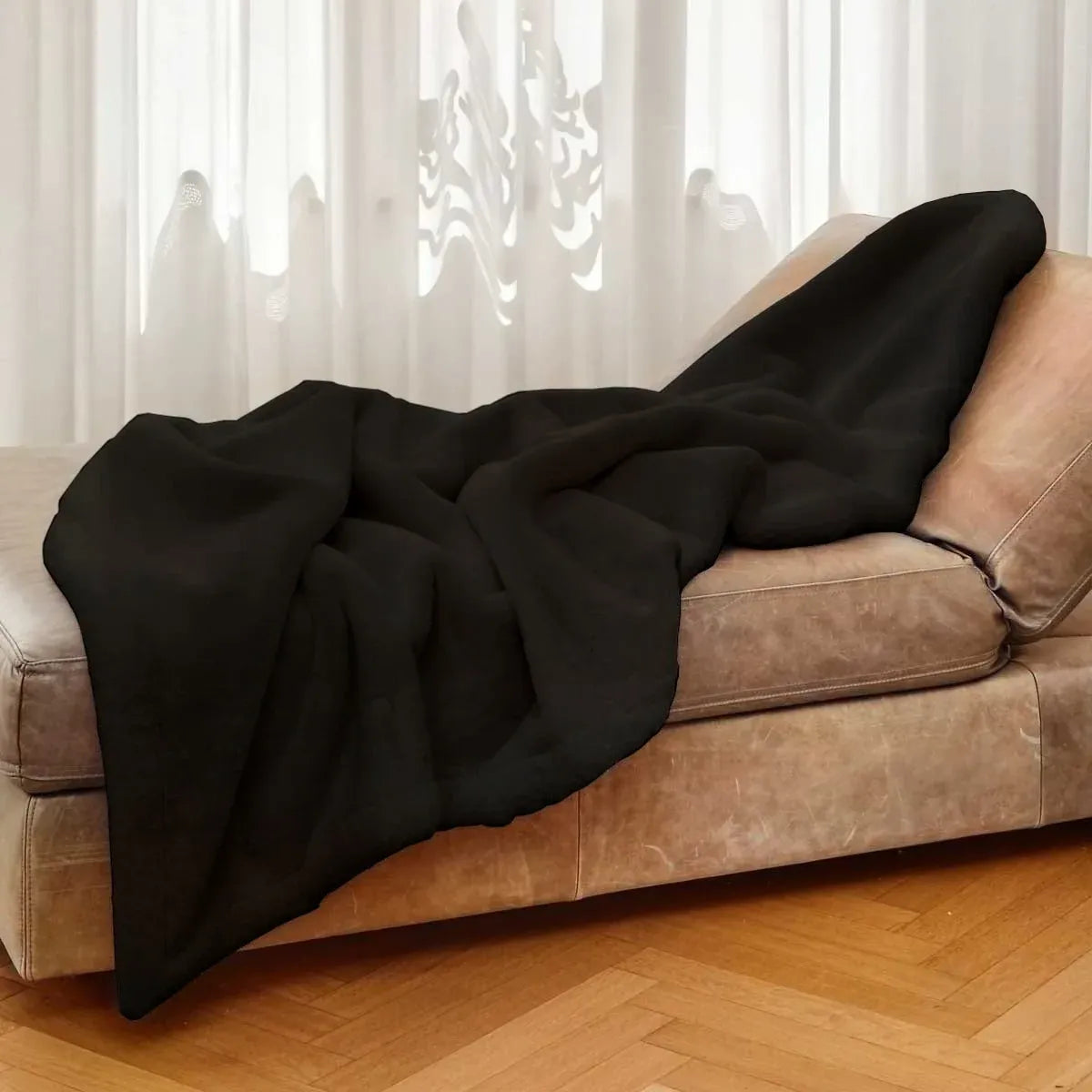 Elegantes Plaid „HERMELIN Black“ – luxuriöse Wohndecke in zeitlosem Schwarz