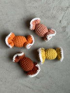 Gehäkelte Kinderkaufladen-Bonbons – handgemacht | KAUFLADEN-STUDIO | 100% Baumwolle